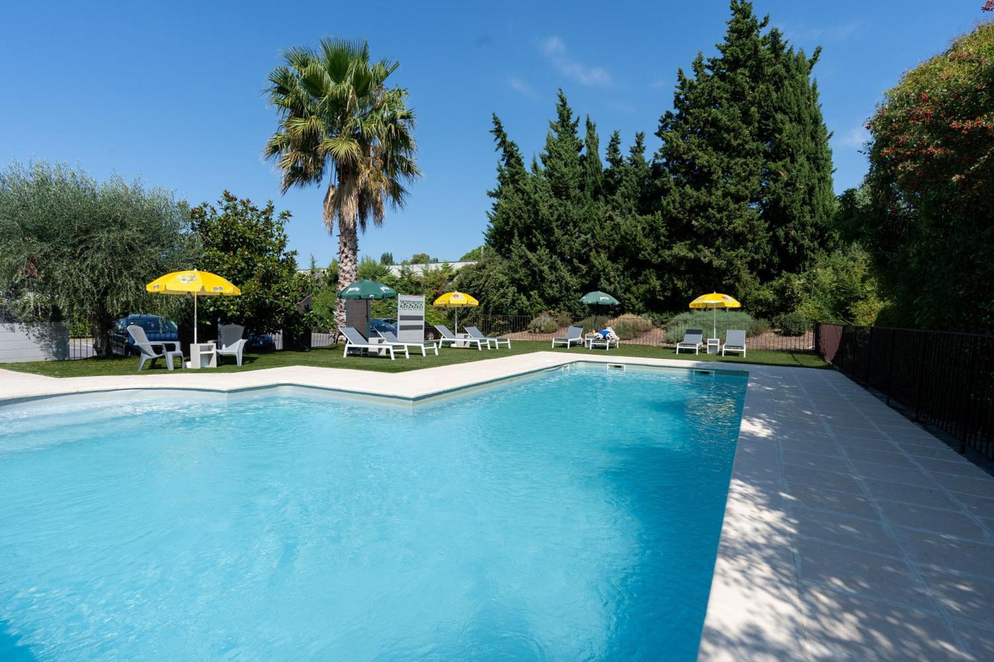 Brit Hotel Avignon Sud Le Calendal Ngoại thất bức ảnh